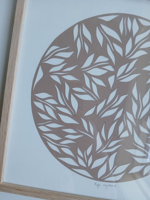 30x30cm papercut, nougat, indrammet (2)