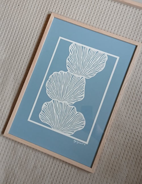 A3 papercut, støvet blå, indrammet