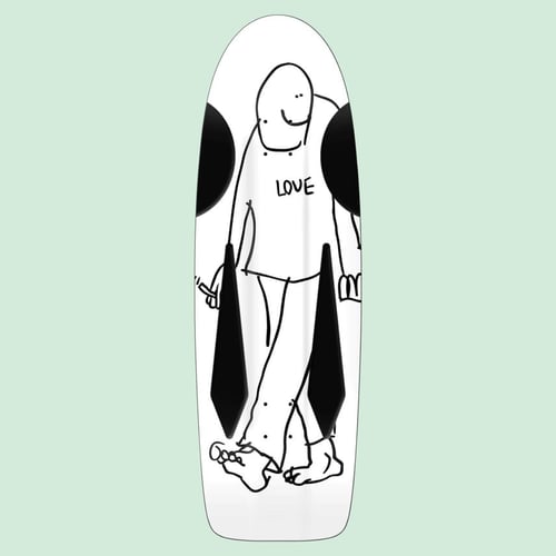 Skelettegning af en person med t-shirt med teksten "LOVE" og bare fødder, tegnet i sort på hvid baggrund med sorte geometriske former på skateboarddeck. (1)