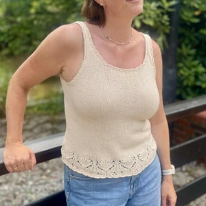 Kiiro Sommertop - STRIKKEOPSKRIFT (DANSK PDF) – produktbillede