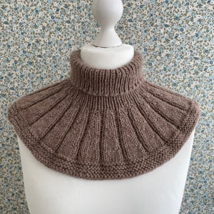 Digital opskrift: Loving Lissi Halsedisse (voksen) – produktbillede