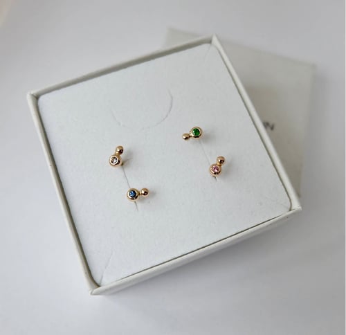 Comma stud in 14 k gold with emerald (4)