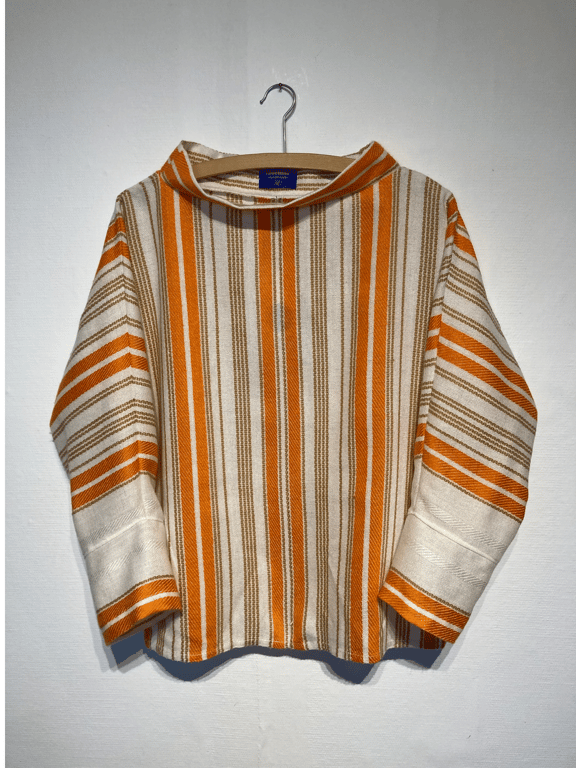 Trine-bluse med orange striber