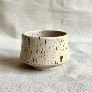 Kate flat white kop, beige – produktbillede