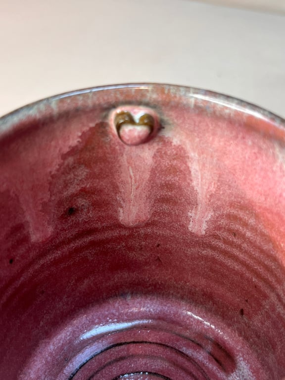 Kop med løbe hjerter. 300 ml. H: 8,5 cm billede 3