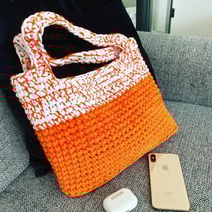 Hæklet taske i orange – produktbillede