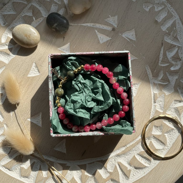 Armbånd i jade sten og agater, med et vedhæng "Mama" billede 3