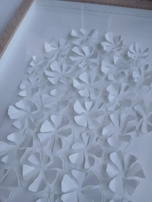 A3, 3D papercut, hvid, indrammet