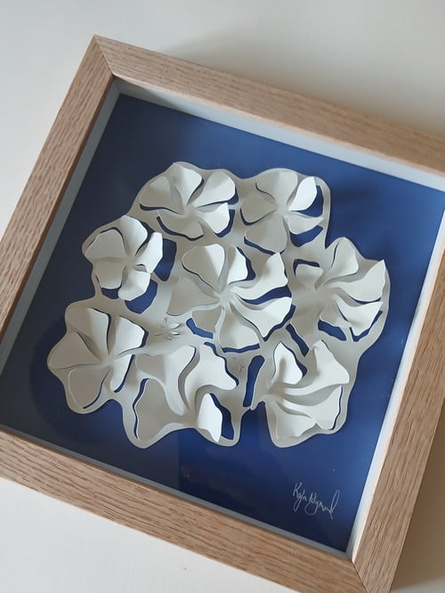 20x20cm, 3D papercut, indrammet 