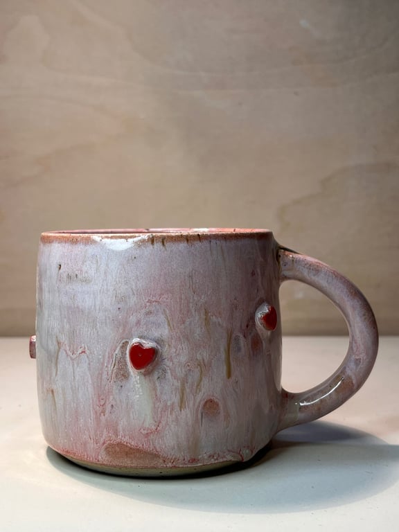 Kop med hjerter. 380 ml. H: 8 cm