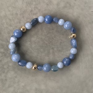 Kyanit, angelit og blå aventurin armbånd 6-8mm – produktbillede