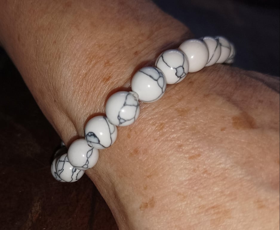 Armbånd med hvis Howlit