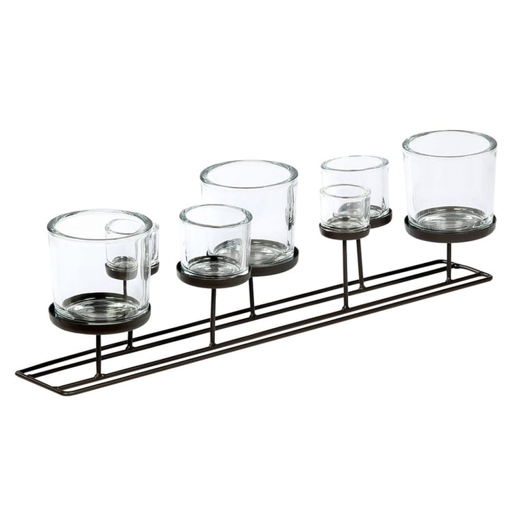 Metallisk lysestage med seks transparente glasfyrfadslys holdere i forskellige størrelser på sort trådramme.