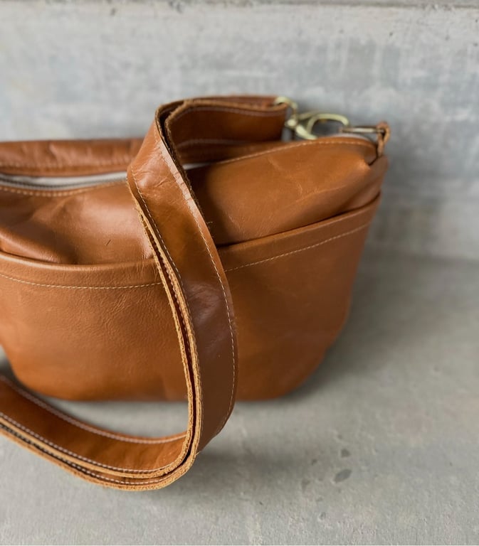 Crossbody i skind billede 2