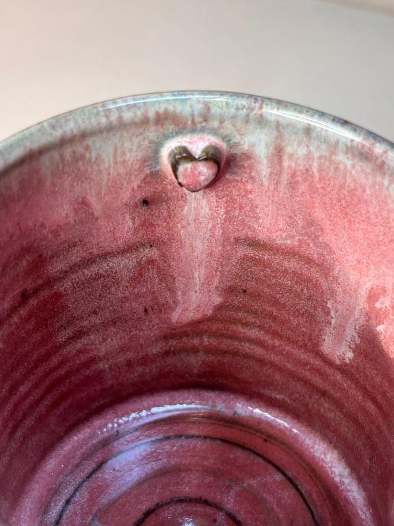 Kop med løbe hjerter. 320 ml. H: 8,5 cm billede 3