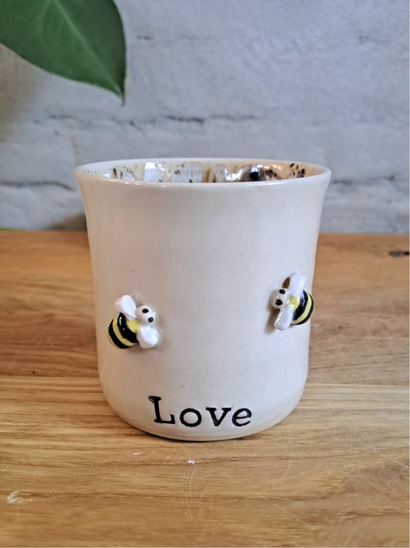 Bi Love koppen kan indeholde 300 ml.