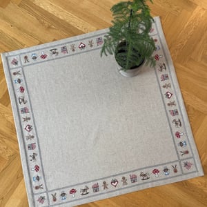 Lille - Juletræstæppe Gingerbread 2028-9 Str. 109 x 109 cm. – produktbillede