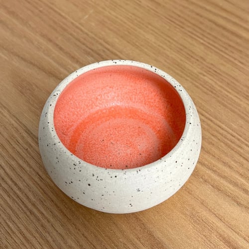 Lille rund skål med orange glasur (3)