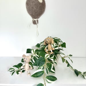 Tuftet farverig ballon (lille)- Håndlavet vægkunst i 100% uld. – produktbillede