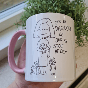 Krus: Jeg er dagplejer og jeg er stolt af det Rosa – produktbillede