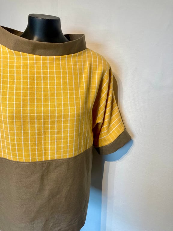 Trine-bluse i solgul og brun billede 5