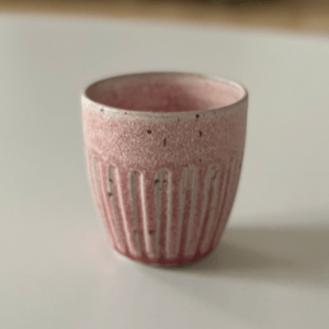 Krus m. riller, lavaler, rødmeleret – produktbillede