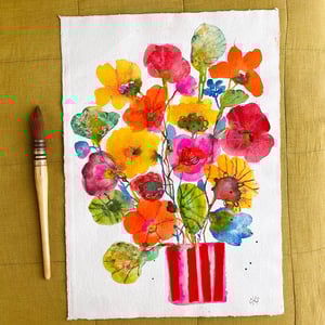 Rød stribet vase med collage – produktbillede