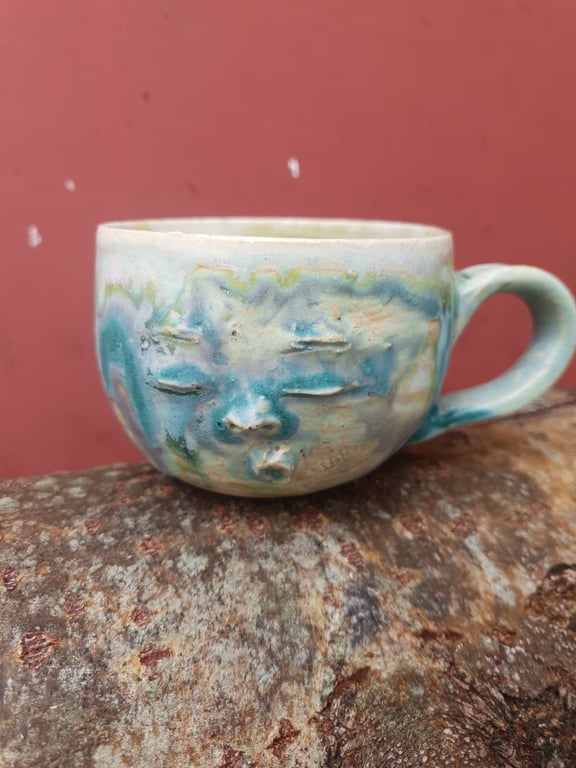 Syngende ansigtskop med hank