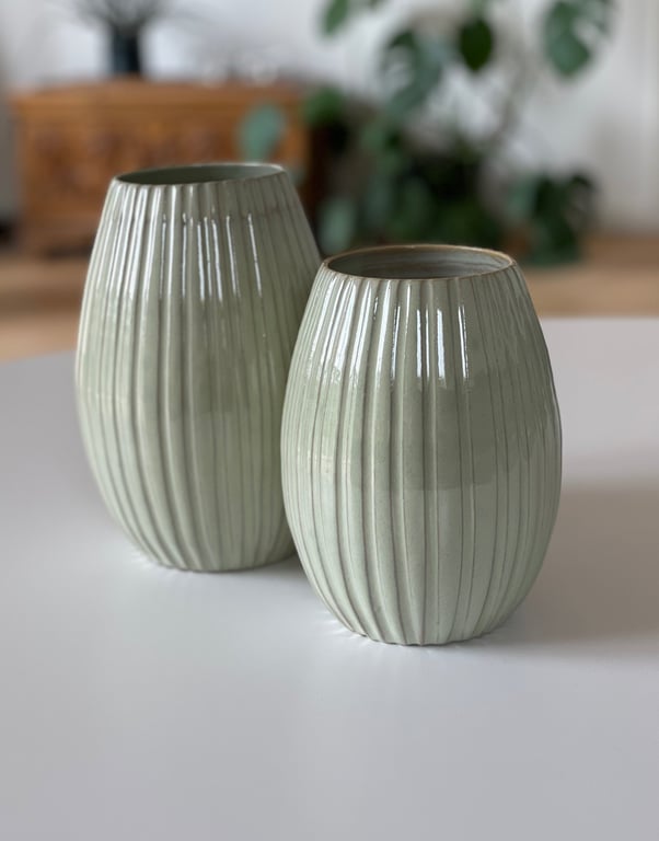 Vase m. riller, pebermynte - 16 cm billede 2