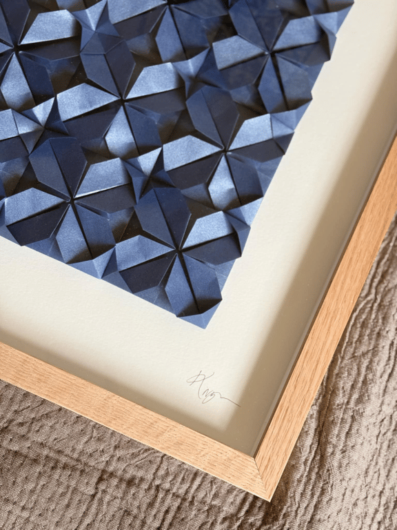 50x50cm foldet papirværk, blå. Indrammet  billede 4