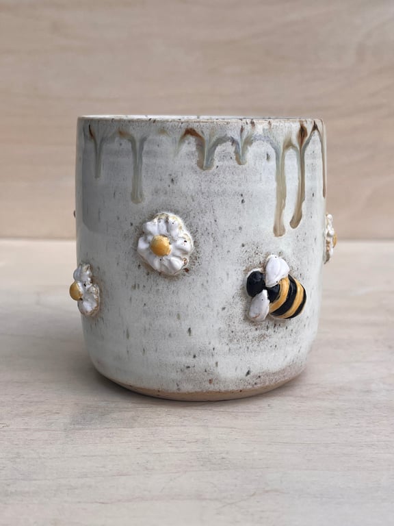 Tusindfryd krus. 320 ml. H: 8,5 cm