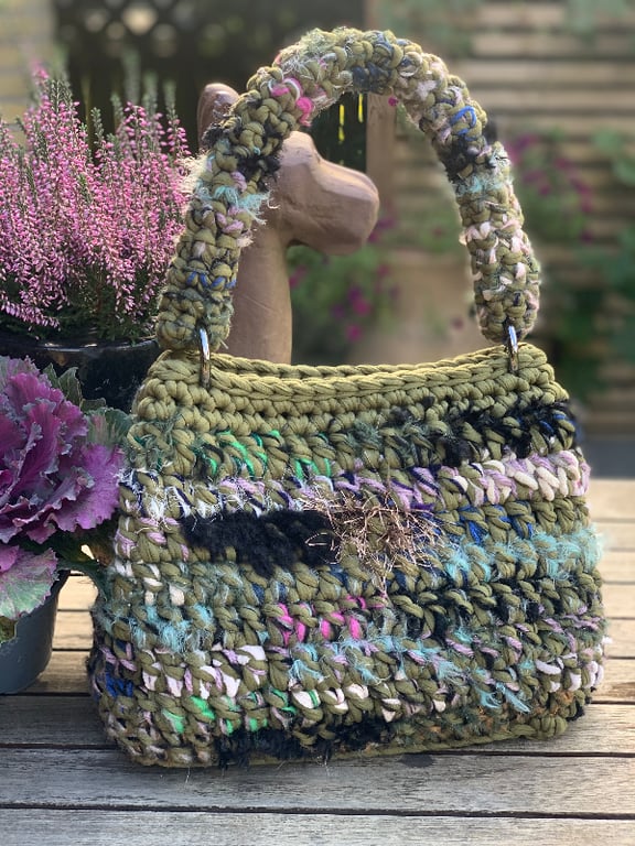 Flot stor hæklet taske i armygrøn