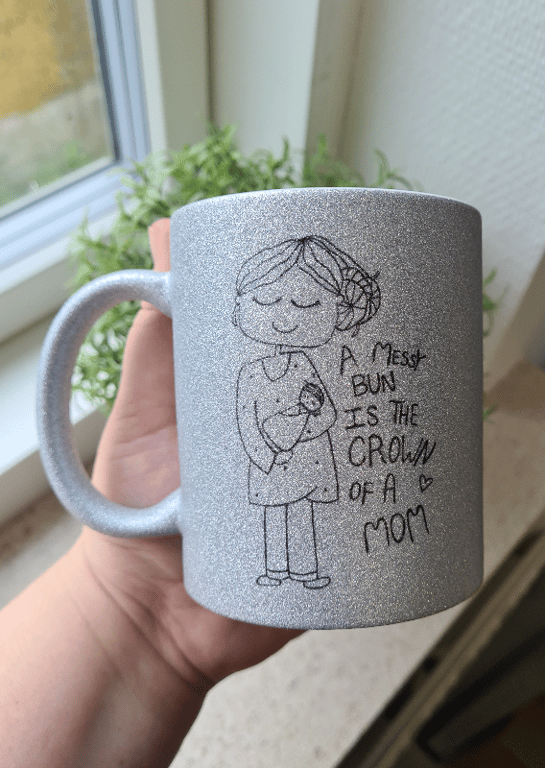 Krus: a messy bun is the crown of a mom Sølv Glimmer billede 2