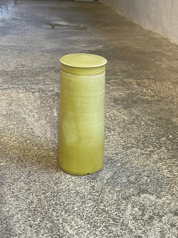 Lågkrukke i gul H 20 x B 8 cm