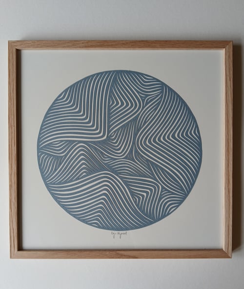 30x30cm papercut, dueblå, indrammet 
