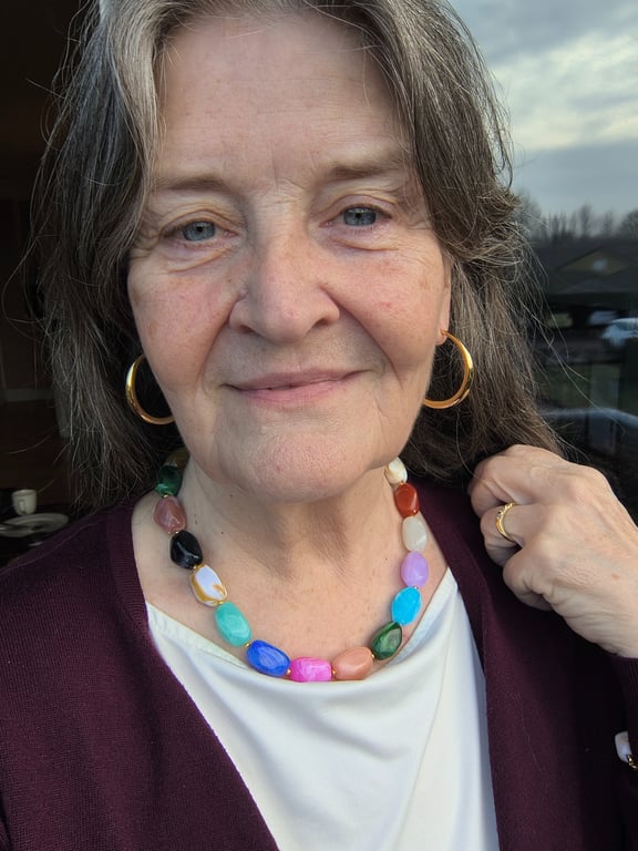 Rosa halskæde / kirurgisk stål / forgyldt / resinperler