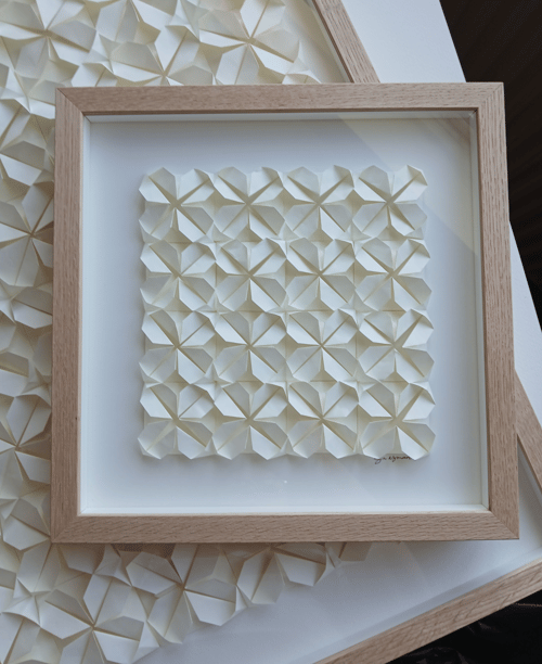 30x30 foldet papirværk, naturhvid, indrammet