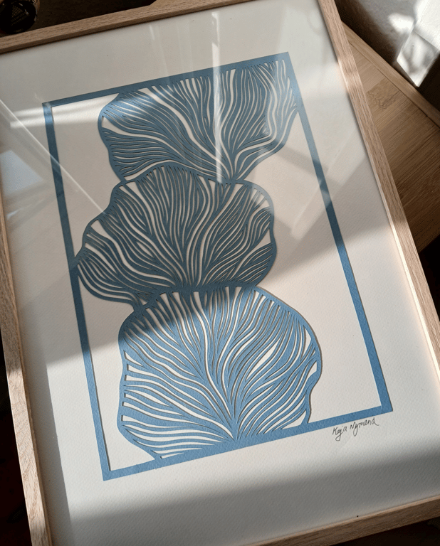 A3 Papercut, støvet blå. Indrammet  (4)