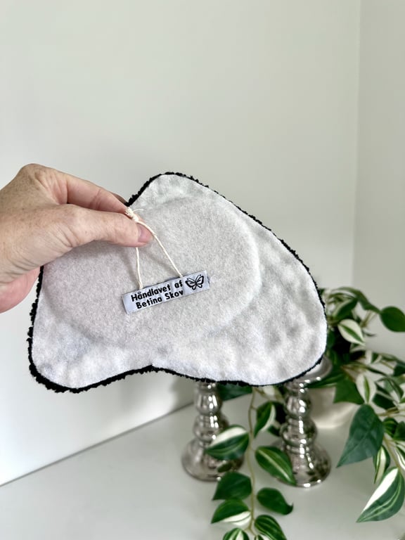 Tuftet læber som vægophæng – håndlavet i 100% akryl billede 4