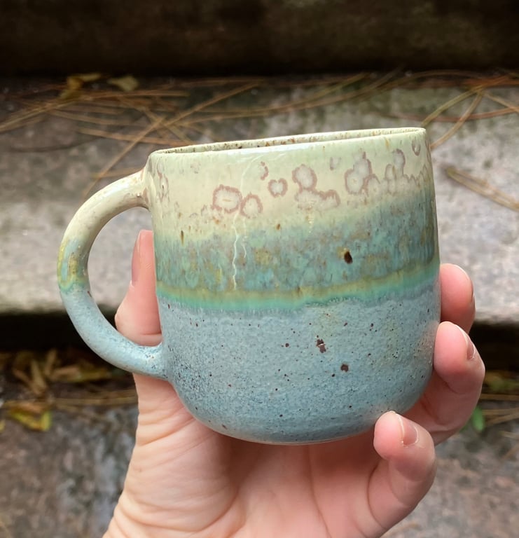 Hånddrejet kop med hank billede 4