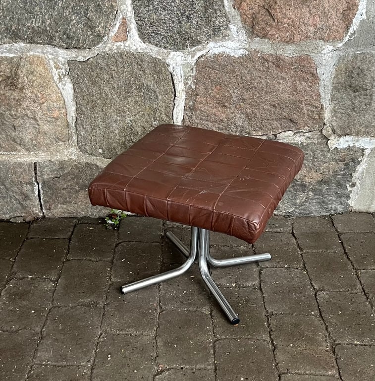 Fodskammel med stålben