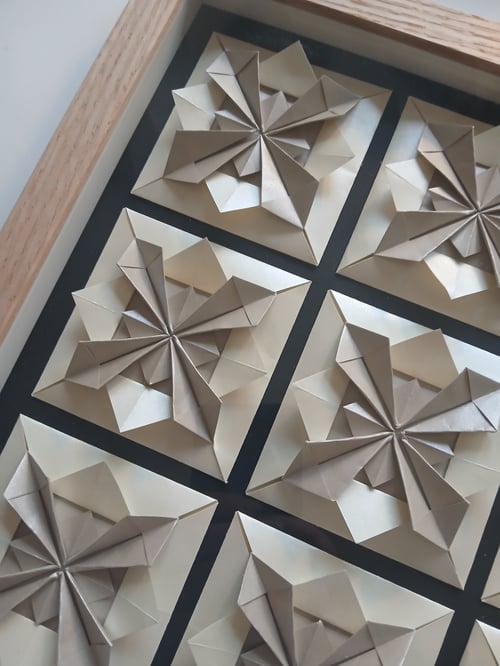 30x30cm foldet værk, indrammet 