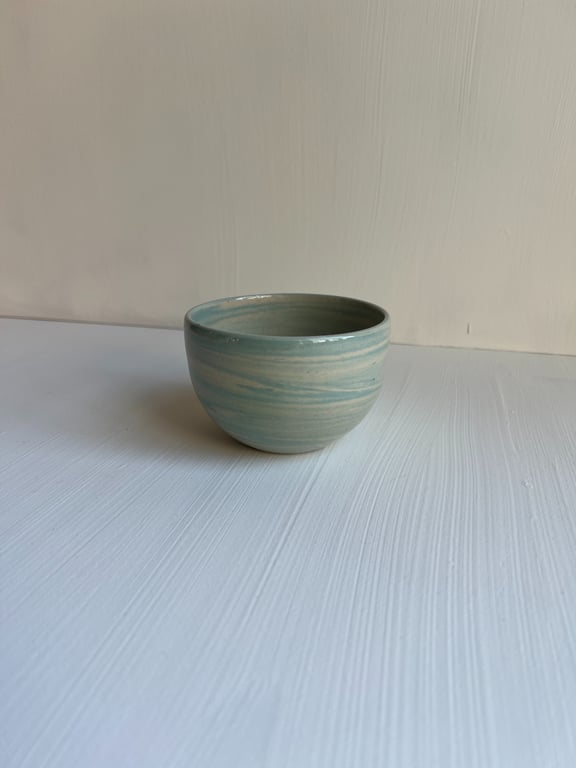 Swirly kop i indfarvet ler billede 6