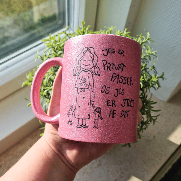 Krus: jeg er privat passer og jeg er stolt af det Pink Glimmer