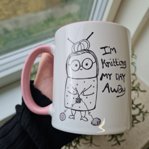 Krus: im knitting my day away Rosa – produktbillede