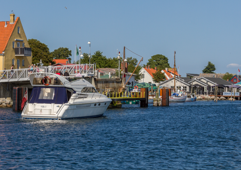 Enø kanal en smuk sommerdag