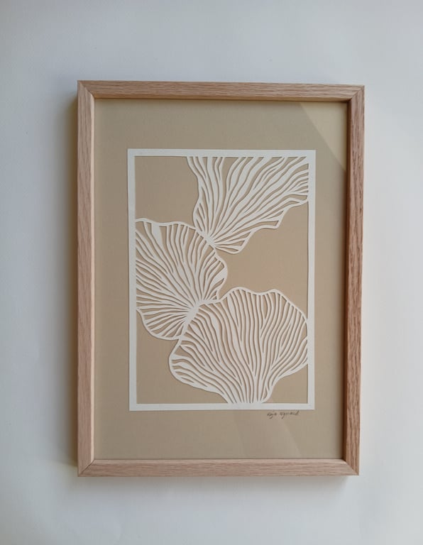 A4 papercut. beige. knækket hvid. indrammet (2)