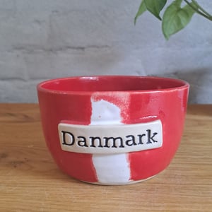 Danmarksskålen er 12 cm i diameter og 7 cm høj – produktbillede