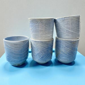  Havbrise i blå glasur – produktbillede