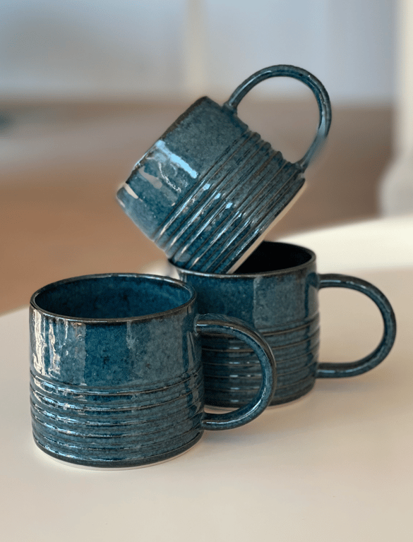 Krus m/hank og riller, havblå